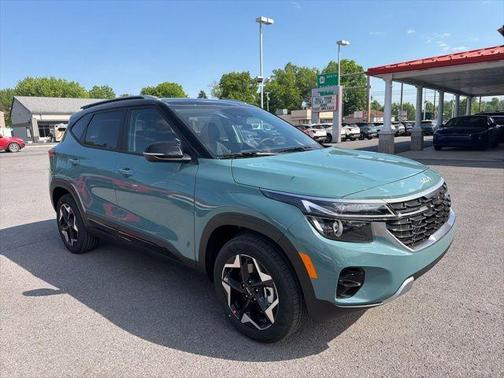 Blue / Black 2026 Kia Seltos S