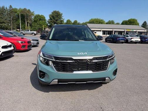 Blue / Black 2026 Kia Seltos S