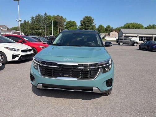 Blue / Black 2026 Kia Seltos S