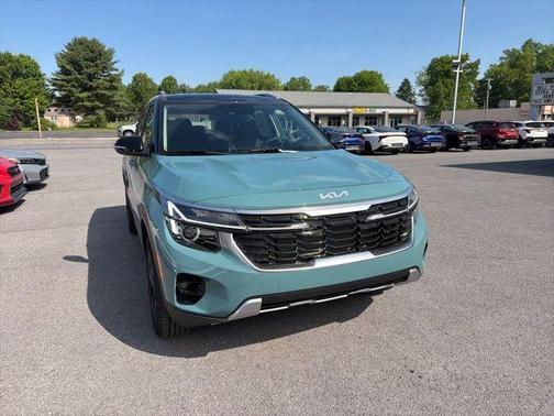 Blue / Black 2026 Kia Seltos S