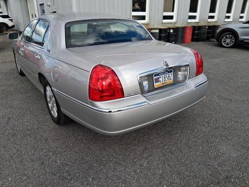 2011 Lincoln Town Car Signature Limited