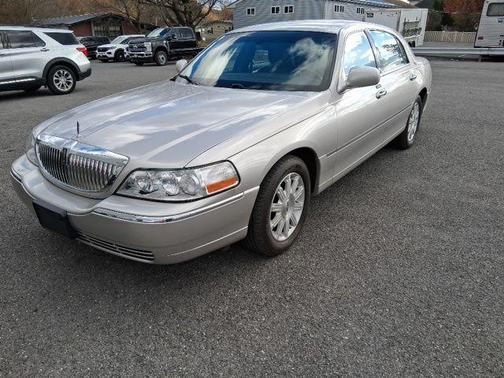 2011 Lincoln Town Car Signature Limited