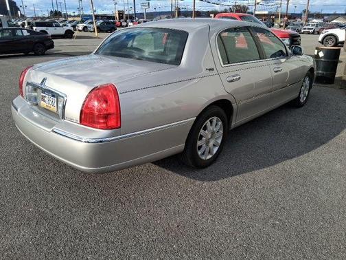 2011 Lincoln Town Car Signature Limited