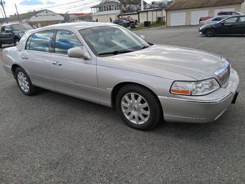 2011 Lincoln Town Car Signature Limited