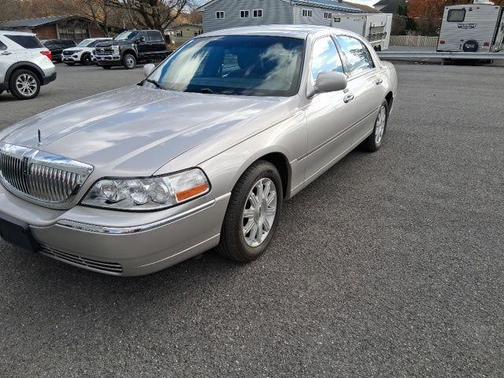2011 Lincoln Town Car Signature Limited