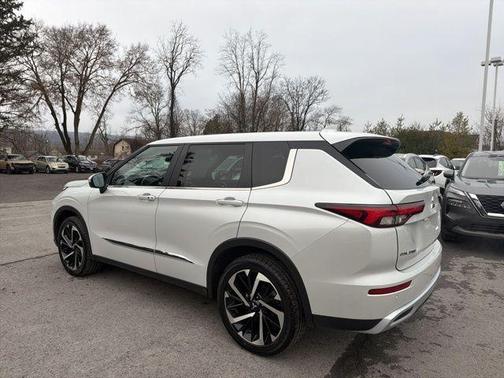 2022 Mitsubishi Outlander SE