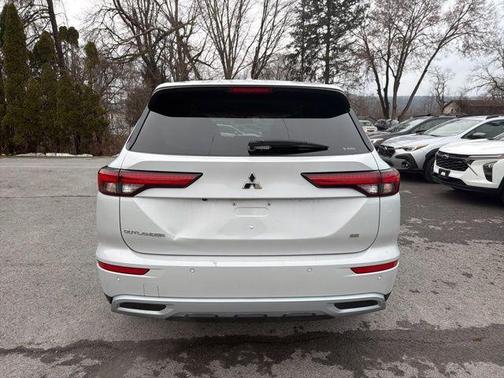 2022 Mitsubishi Outlander SE
