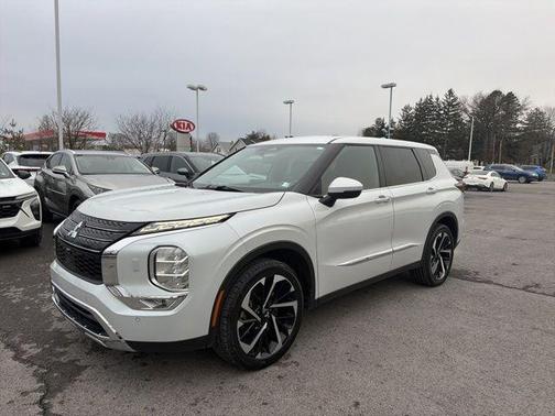 2022 Mitsubishi Outlander SE