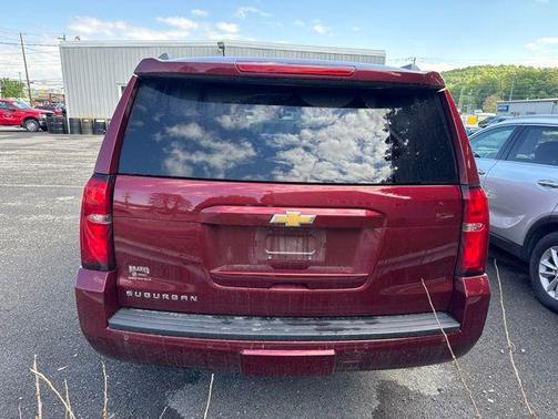 Siren Red Tintcoat 2017 Chevrolet Suburban LT