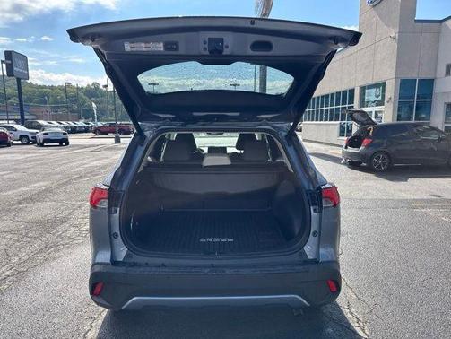 CELESTITE 2022 Toyota Corolla Cross XLE