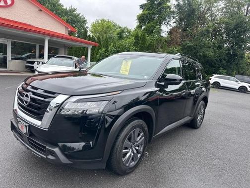2024 Nissan Pathfinder SV