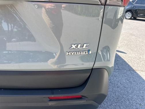 2021 Toyota RAV4 Hybrid XLE