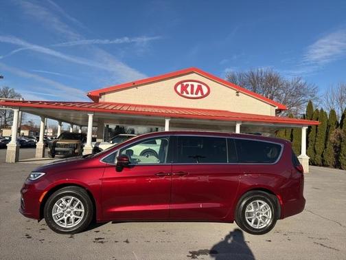 2023 Chrysler Pacifica Touring-L