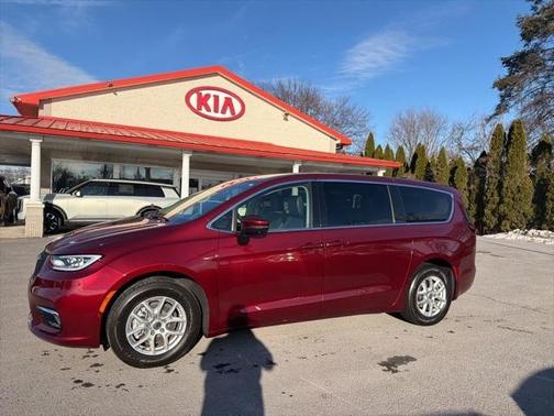 2023 Chrysler Pacifica Touring-L