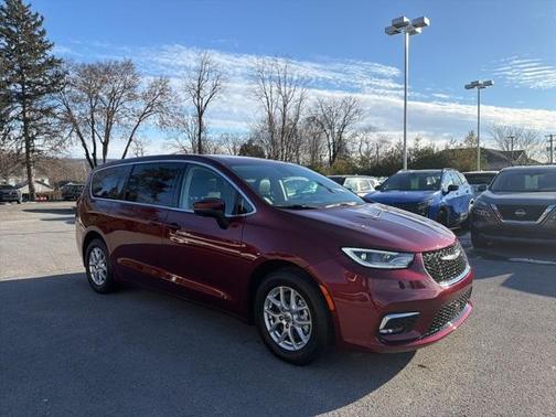 2023 Chrysler Pacifica Touring-L