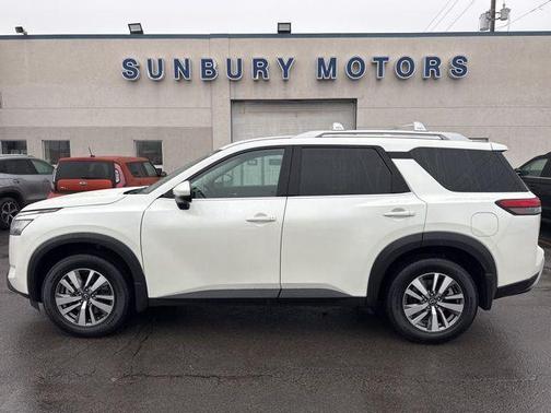 2023 Nissan Pathfinder SL