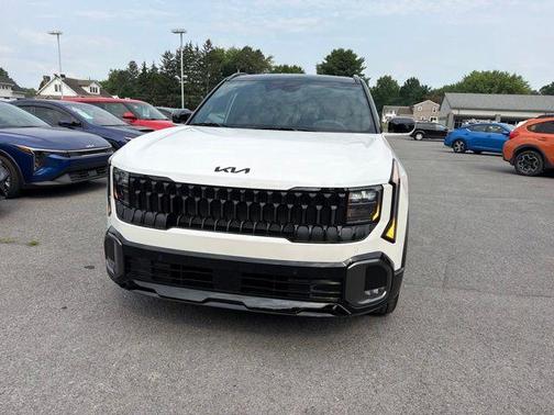 Snow White Pearl 2027 Kia Seltos X-Line