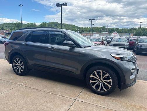 Carbonized Gray Metallic 2023 Ford Explorer ST-Line