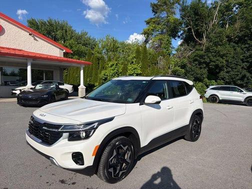 Snow White Pearl 2024 Kia Seltos EX