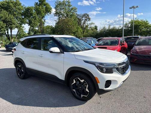 Snow White Pearl 2024 Kia Seltos EX