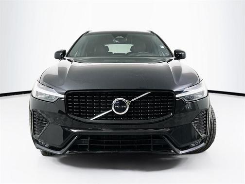 2022 Volvo XC60 B5 R-Design