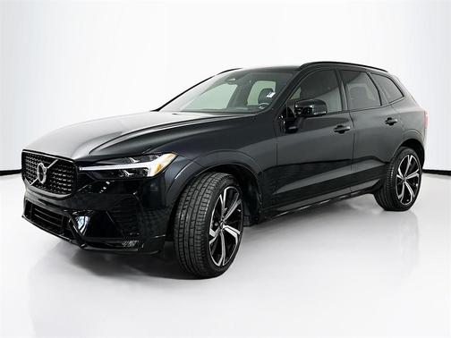 2022 Volvo XC60 B5 R-Design