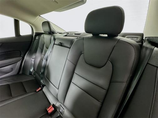 2024 Volvo S60 B5 Ultimate Dark Theme