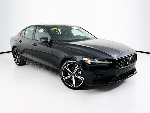 2024 Volvo S60 B5 Ultimate Dark Theme