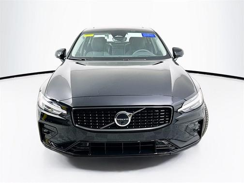 2024 Volvo S60 B5 Ultimate Dark Theme