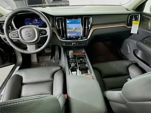 2024 Volvo S60 B5 Ultimate Dark Theme