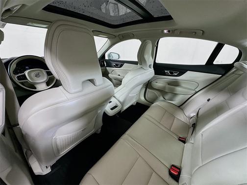 2020 Volvo S60 T6 Momentum