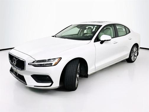 2020 Volvo S60 T6 Momentum