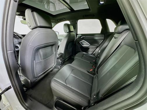 2024 Audi Q3 45 S line Premium