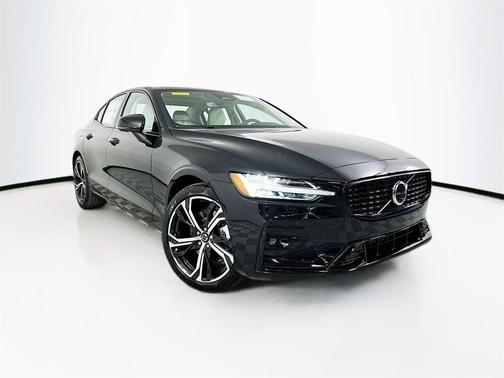 2024 Volvo S60 B5 Plus Dark Theme