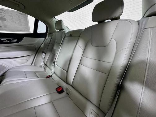 2024 Volvo S60 B5 Plus Dark Theme