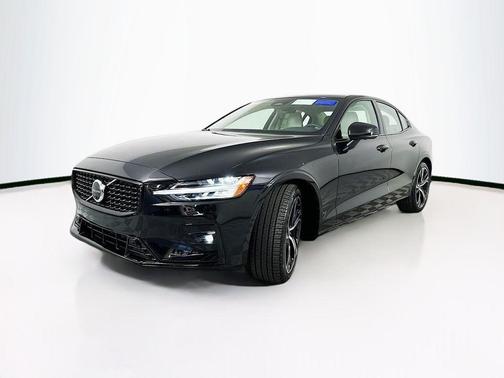 2024 Volvo S60 B5 Plus Dark Theme