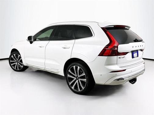 2023 Volvo XC60 B5 Ultimate Bright Theme