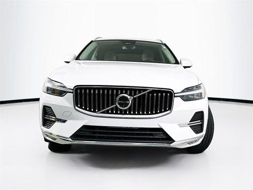 2023 Volvo XC60 B5 Ultimate Bright Theme