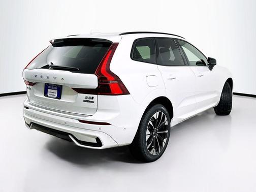2026 Volvo XC60 B5 Plus