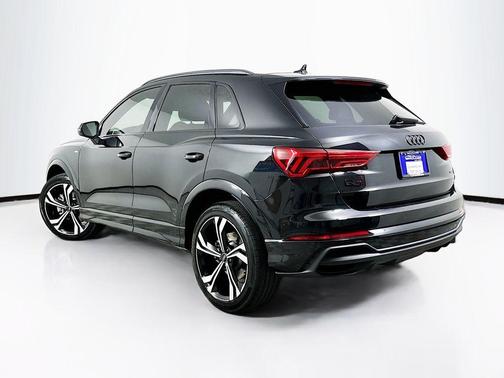 Mythos Black Metallic 2024 Audi Q3 45 S line Premium