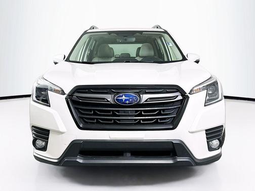 Crystal White Pearl 2022 Subaru Forester Limited