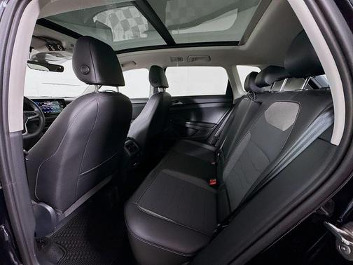 Deep Black Pearl Effect 2026 Volkswagen Taos 1.5T SE Black