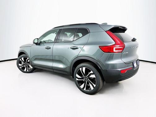 2026 Volvo XC40 B5 Ultra