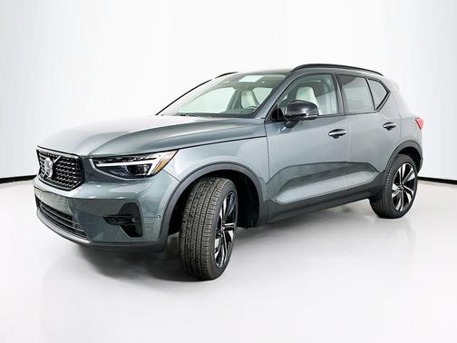 2026 Volvo XC40 B5 Ultra