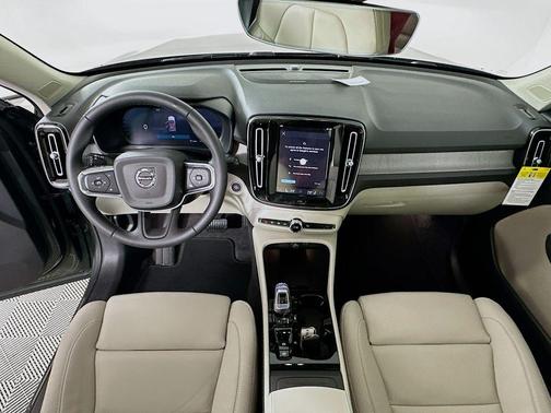 2026 Volvo XC40 B5 Ultra