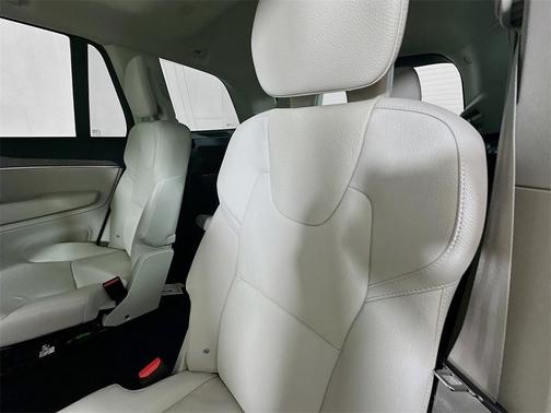 2025 Volvo XC90 Plug-In Hybrid T8 Plus 6-Seater