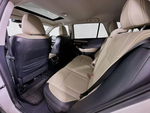 Crystal White Pearl 2023 Subaru Outback Limited