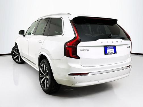 2025 Volvo XC90 B5 Core