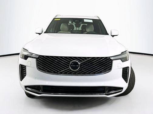 2025 Volvo XC90 B5 Core