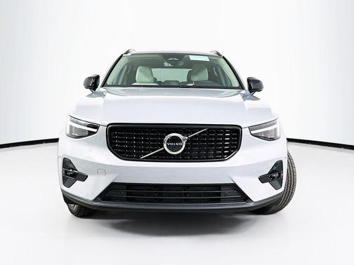 Metallic 2026 Volvo XC40 B5 Plus